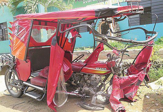 Tumbes: Auto embiste a mototaxi y deja herido a conductor 
