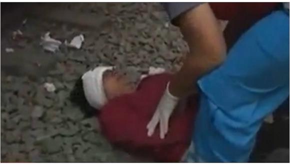 ​Chosica: Mujer se salvó de ser arrollada por tren tras caer en los rieles (VIDEO)