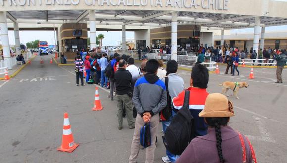 Continúa hoy el paro de Aduanas en Arica y complica paso a Tacna 