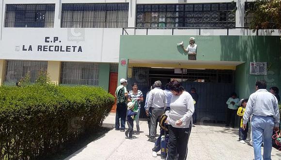Padres protestan por aumento de pensión en el colegio La Recoleta