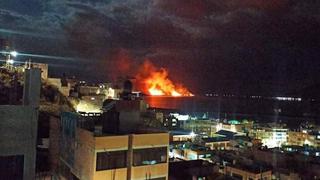 Puno: reportan un gran incendio en la isla flotante Los Uros del lago Titicaca