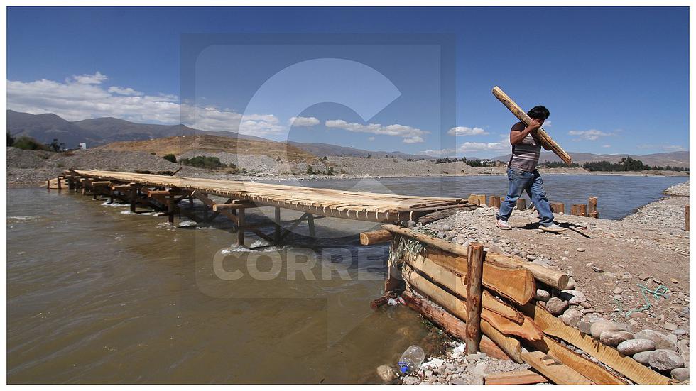 Pobladores de Huamancaca construyen su propio puente sobre el río Mantaro (FOTOS)