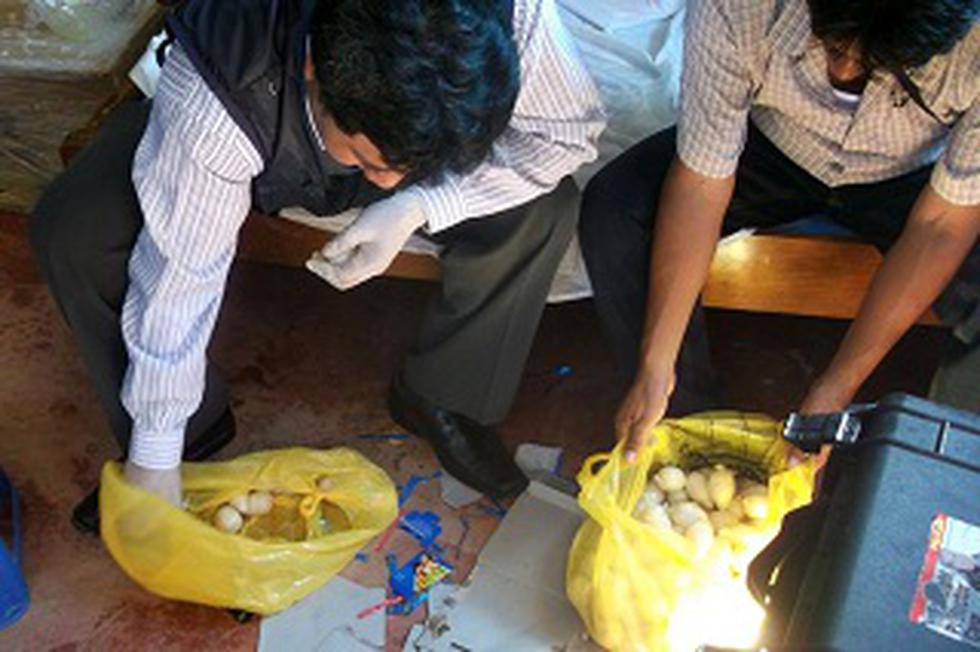 Narcos empacaban droga en preservativos