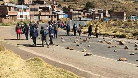 Huelguistas impiden atender accidente en calles de Puno