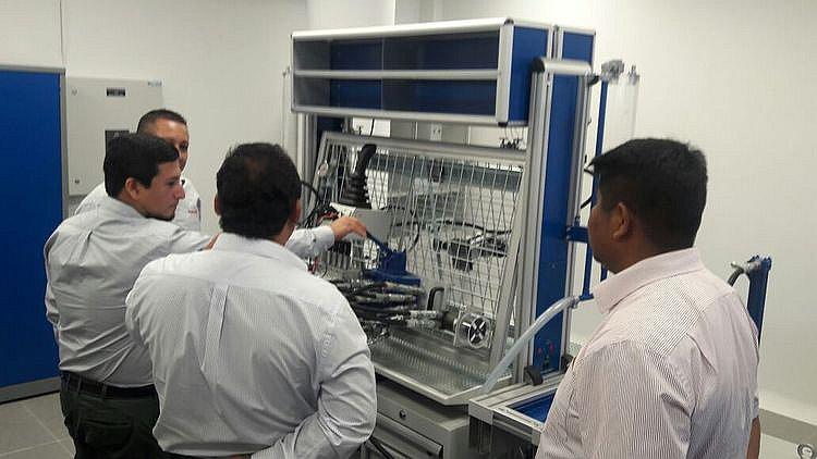 Estudiantes de Senati practican en empresas por 2 años 