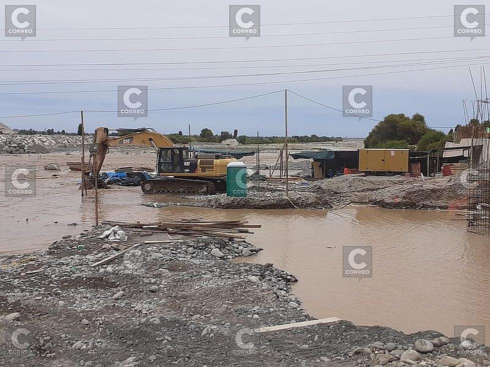 Río Tambo dañó los cimientos de la obra puente Freyre en Islay (FOTOS)