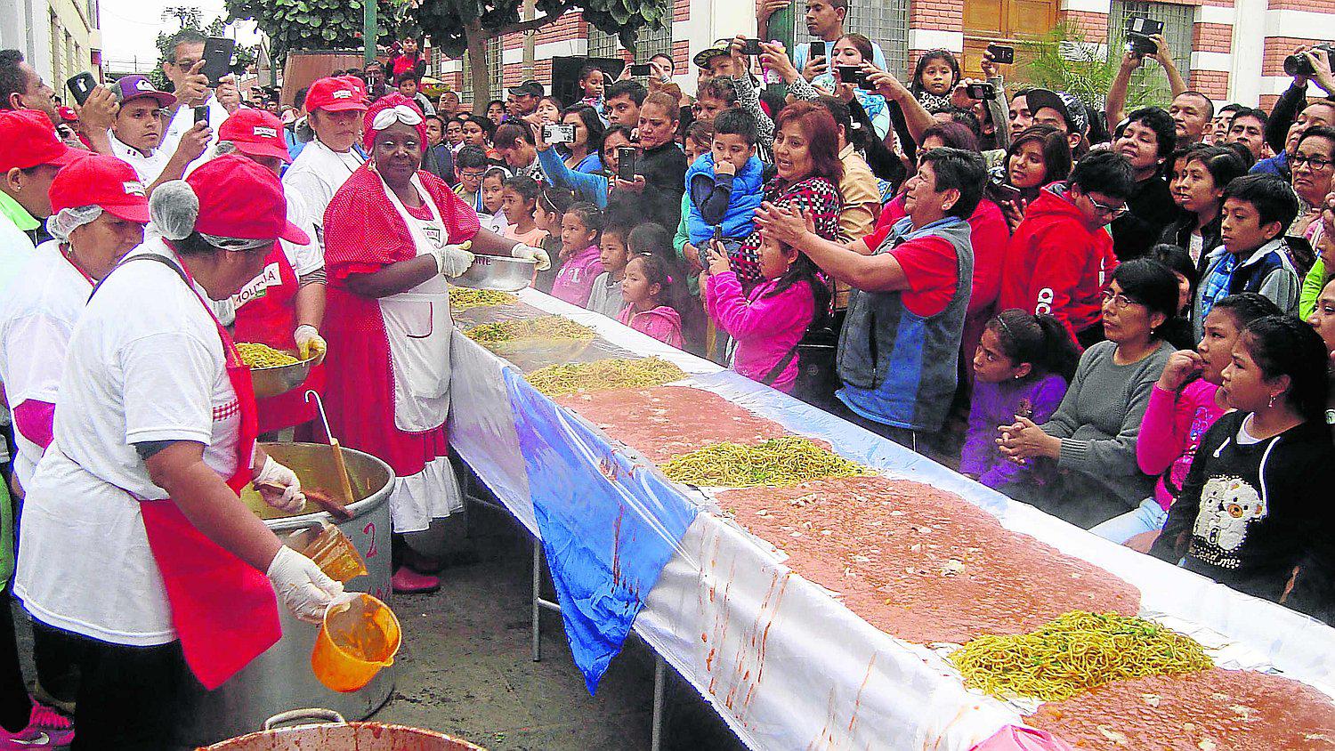 En Chincha miles degustaron la “Carapulcra con Sopa seca”