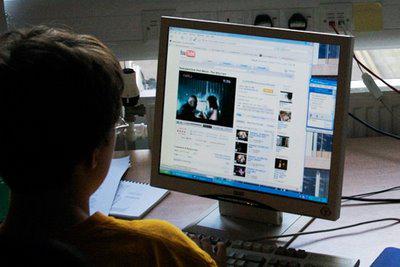 Joven es apedreada hasta la muerte por usar Facebook en Siria