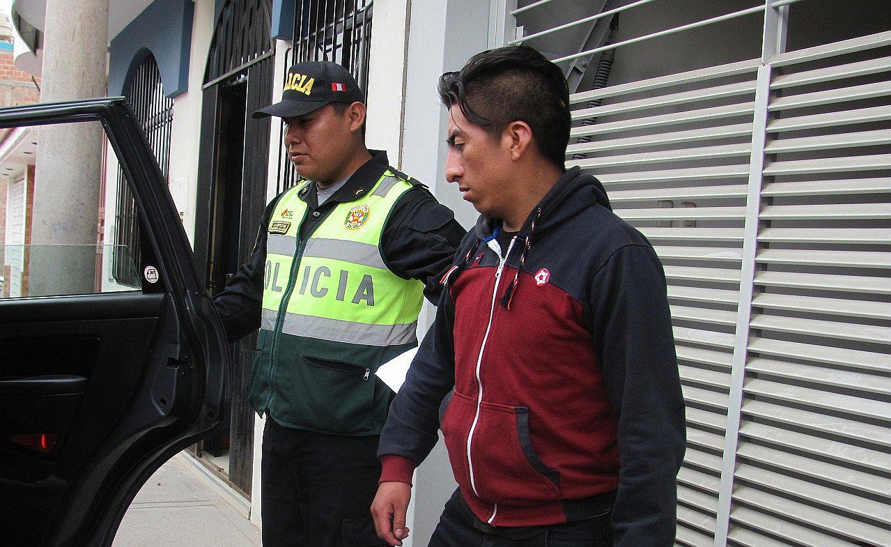 Intervienen a individuo ebrio que a la fuerza llevó a su casa a mesera de bar para violarla