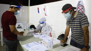 Últimos votantes llegaron a sufragar al instituto Aráoz y el estadio Bonilla (FOTOS)