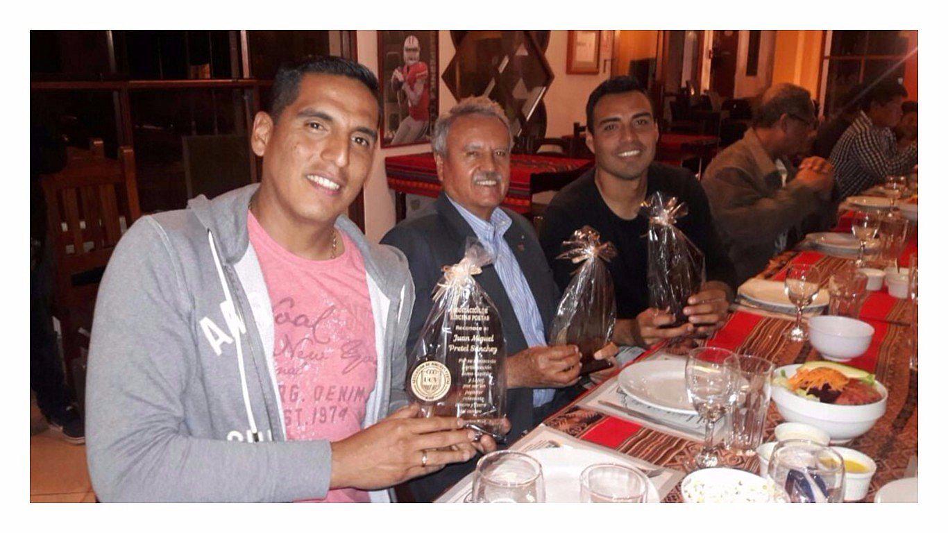 César Vallejo: Hinchas brindan reconocimiento a Juan Pretel y Leandro Fleitas (VIDEO)