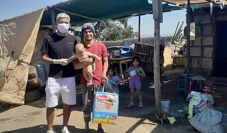 ​Equipo del FBC Melgar se suma a la campaña de Hernán Hinostroza