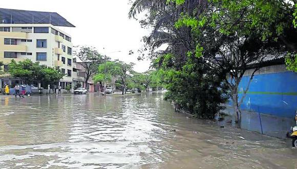 La red de desagüe colapsó producto de las precipitaciones, mientras que decenas de pobladores quedaron aislados.