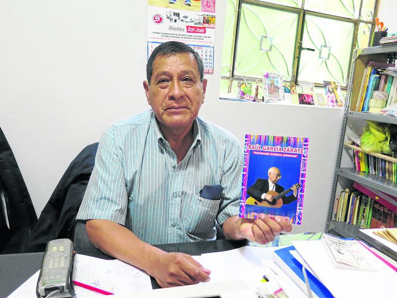 Presentan primer libro biográfico de Raúl García Zárate