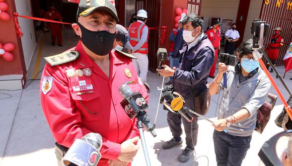 El Cuerpo de Bomberos del Perú ya tiene nuevo comandante general.