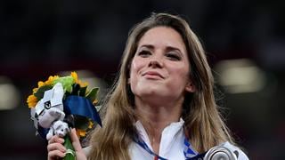 Atleta olímpica vendió su medalla de plata para que bebé de 8 meses se someta a cirugía de corazón