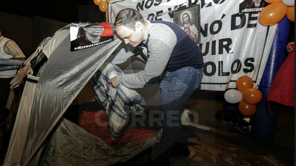 Mark Vito, esposo de Keiko Fujimori, pasó su primera noche en huelga de hambre (VIDEO y FOTOS)