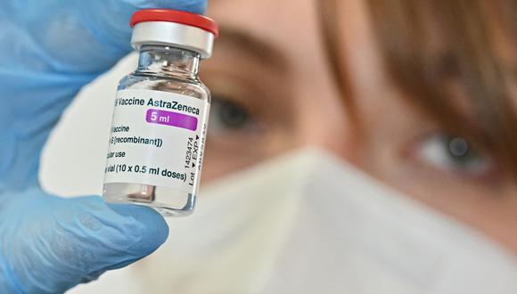Austria dejará de utilizar la vacuna AstraZeneca contra el coronavirus por raros efectos secundarios. (Foto referencial, ANDREAS SOLARO / AFP).