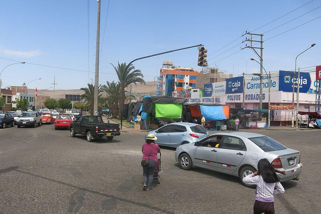 Feria navideña provoca caos de tránsito vehicular