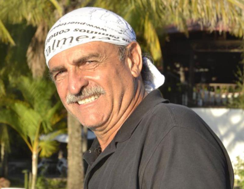 Realizan homenajes póstumos a empresario Carlos González