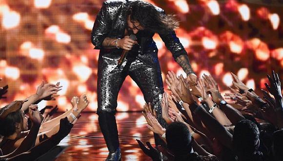 Maluma debuta en MTV VMA con beso de su bailarina (FOTOS)