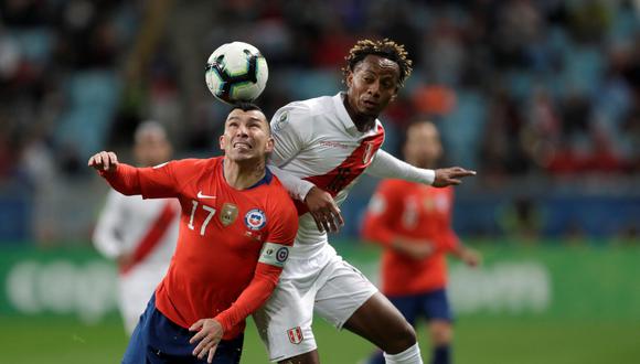 La última vez que la selección peruana enfrentó a Chile en Santiago cayó 2-1. EFE/Fernando Bizerra