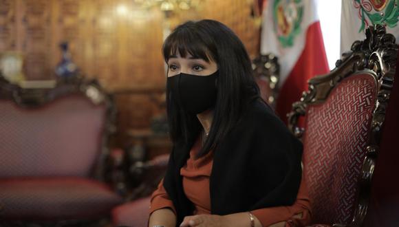 Mirtha Vásquez juró esta noche como presidenta del Consejo de Ministros. (Foto: Anthony Niño de Guzmán/ El Comercio)