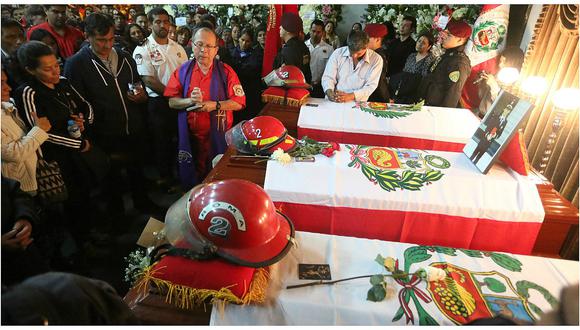 ​Bomberos: Velan restos de los valientes héroes fallecidos en El Agustino (VIDEO)