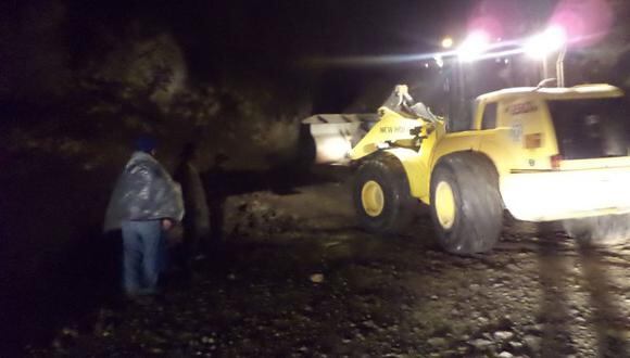 Huaico atrapa vehículos en la Costanera de Ilo a Tacna
