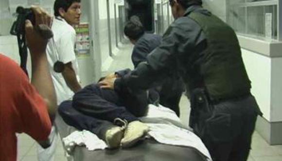 Agraviado tuvo que ser evacuado al Hospital Lafora, en Guadalupe, para recibir atención médica. La Policía está tras los pasos de los maleantes.