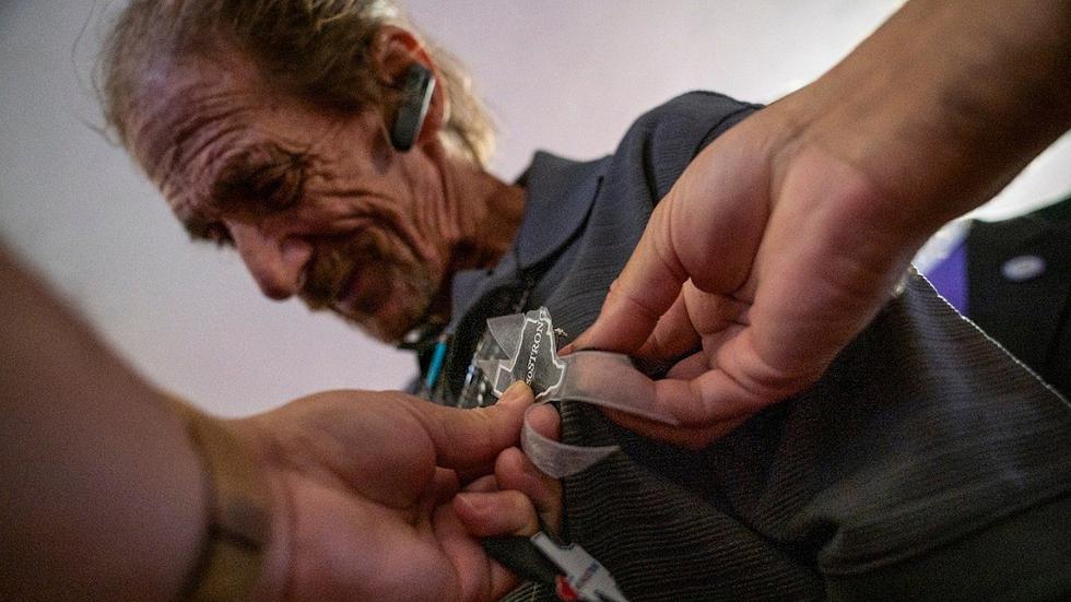 Anciano queda en soledad tras perder a su esposa en tiroreo: "Ella fue mi primer amor"