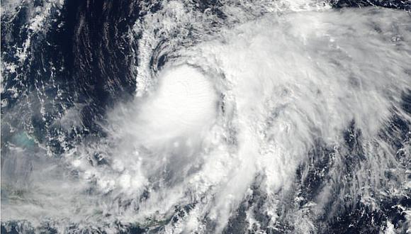 EEUU: Tormenta Nicole se convierte de nuevo en huracán rumbo a las Bermudas