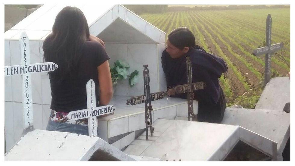 Familiares recuerdan a sus seres queridos (FOTOS Y VIDEO)