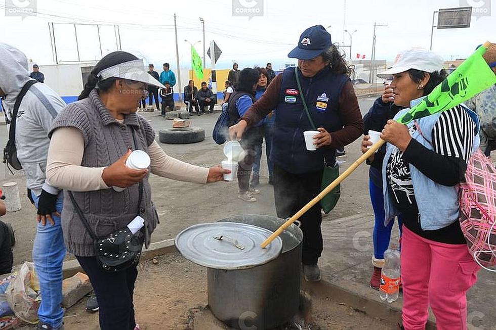 ​Camiones permanecen varados hace 6 días en Matarani (FOTOS)