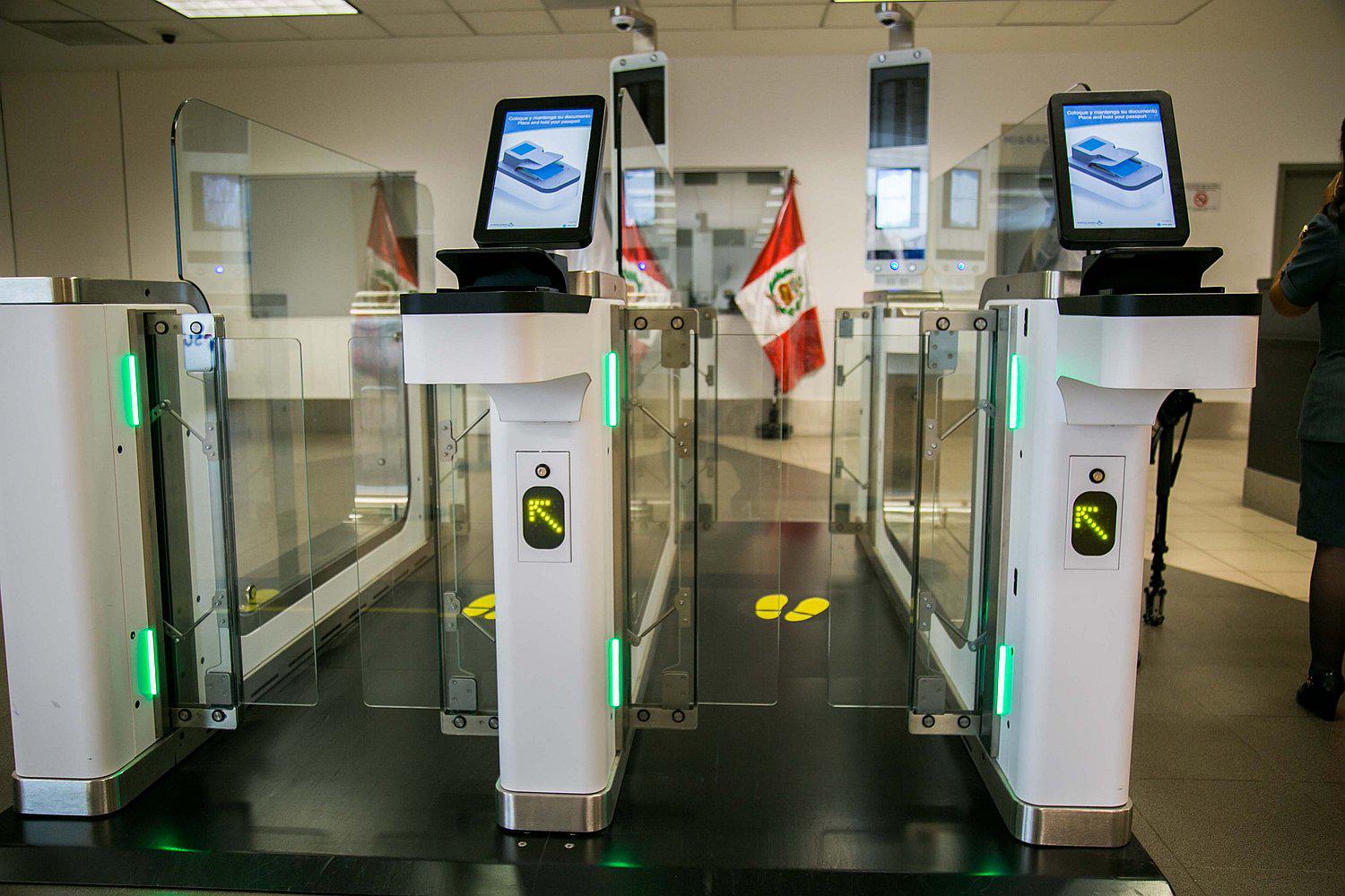 Aeropuerto Jorge Chávez: Puertas Electrónicas agilizan control migratorio de pasajeros