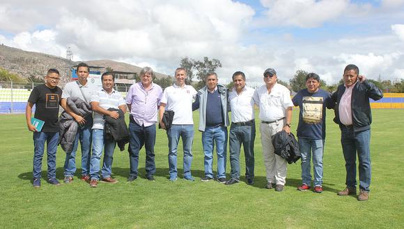 Miembros del ADFP inspeccionan el estadio Ciudad de Cumaná