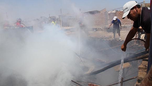 Chiclayo: Incendio reduce a cenizas vivienda en pueblo joven Simón Bolívar 