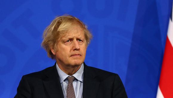 El primer ministro británico, Boris Johnson, ofrece una actualización sobre la pandemia de COVID-19 durante una conferencia de prensa virtual dentro de la nueva sala de información de Downing Street en el centro de Londres el pasado 29 de marzo de 2021. (Hollie Adams / POOL / AFP)