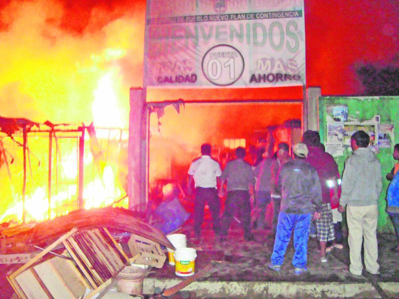 200 puestos ardieron en el mercadillo de Pueblo Nuevo