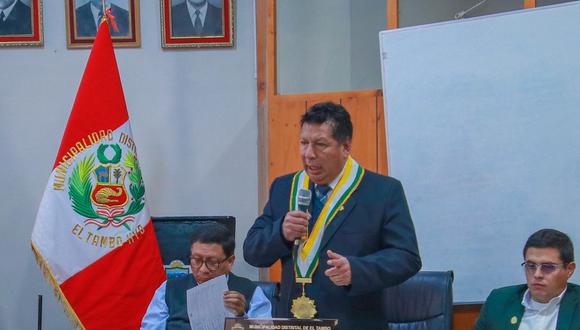 Alcalde Julio César Llallico da duras críticas a empresa administradora de agua.