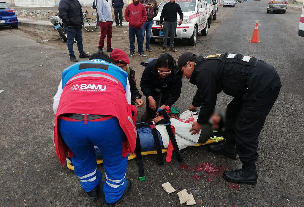 Motociclista herido en choque por congestión vehicular