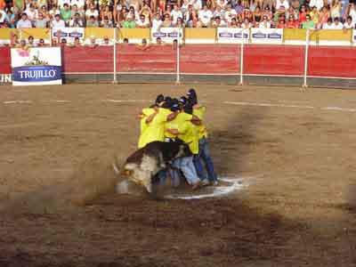 Trujillo: Organizan Toromatch para ayudar a niñas de orfelinato 