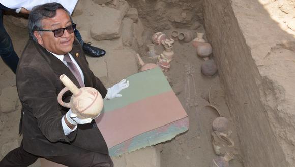 Los entierros fueron hallados en el Patio de las Serpientes y se trataría de una mujer con unas ofrendas de metal. (Foto: Huacas de Moche)
