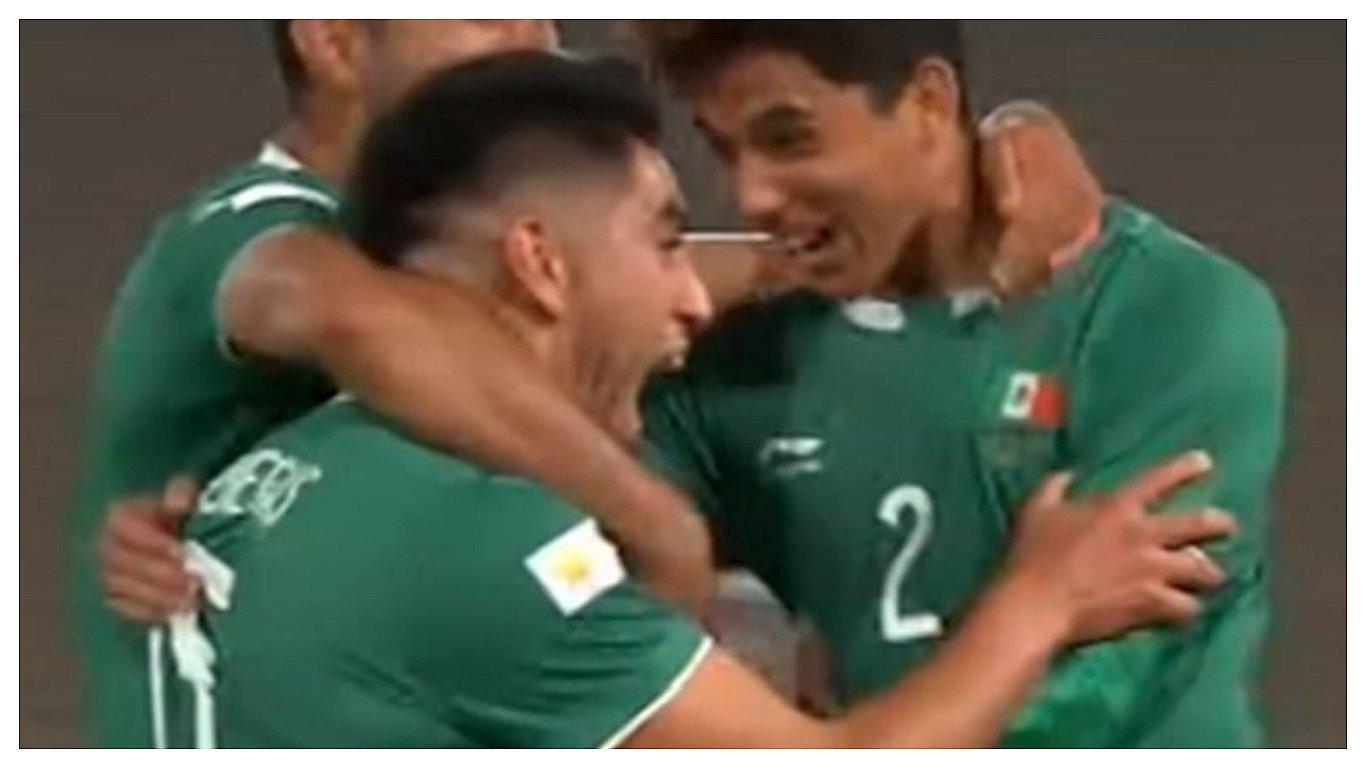 ​México vs Honduras: Francisco Venegas anotó golazo de media cancha en Lima 2019 (VIDEO)