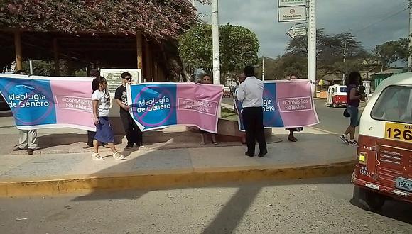Piura: Padres de familia en Talara protestan por ideología de género 