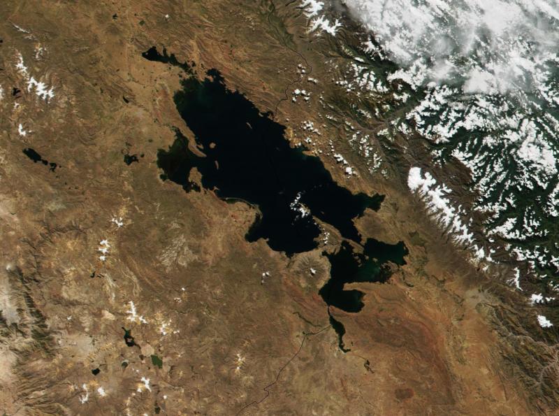 Chile quiere el lago Titicaca para irrigar desierto de Atacama 