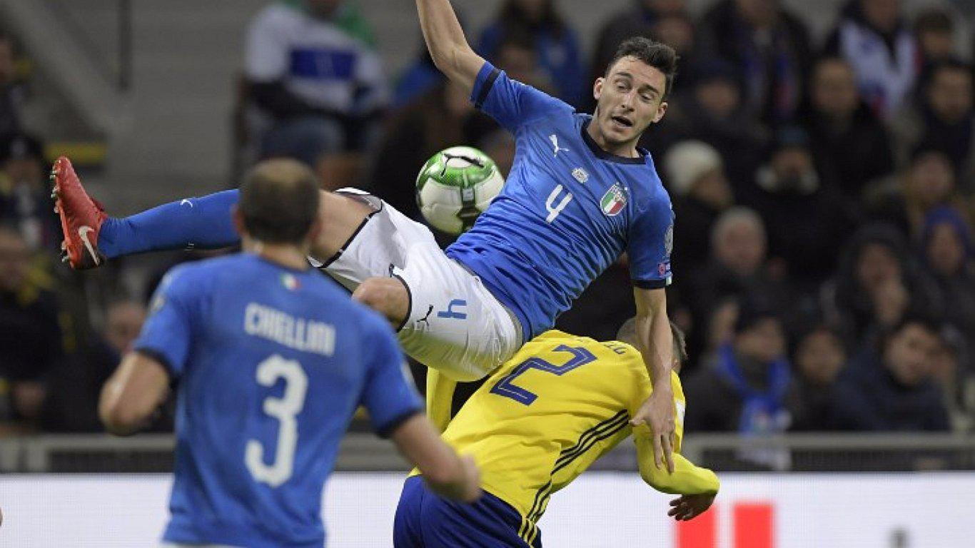 Los claros penales no cobrados en el partido que dejó a Italia sin Mundial (VIDEO)