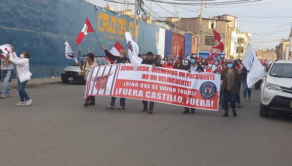 En Chiclayo decenas de chiclayanos protestaron contra gobierno de Pedro Castillo.