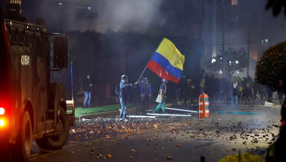 Los disturbios comenzaron en la céntrica Plaza de Bolívar al final de la tarde y se propagaron por otros puntos de la ciudad de Bogotá. (Foto: EFE/Mauricio Dueñas Castañeda)