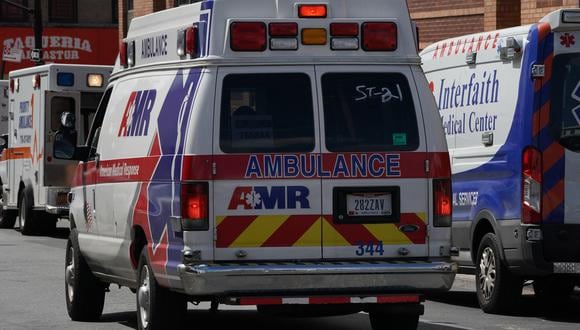 Una ambulancia de Ohio llega al Hospital Wyckoff en el distrito de Brooklyn el 4 de abril de 2020 en Nueva York.  (Foto de Bryan R. Smith / AFP)